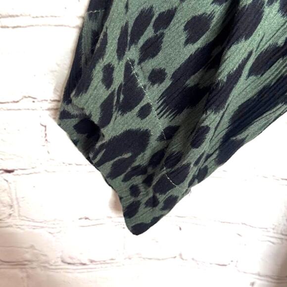 Umgee Wms XL Wild About You Green Leopard Print Tunic Blouse Raw Edge Hem - Picture 4 of 8
